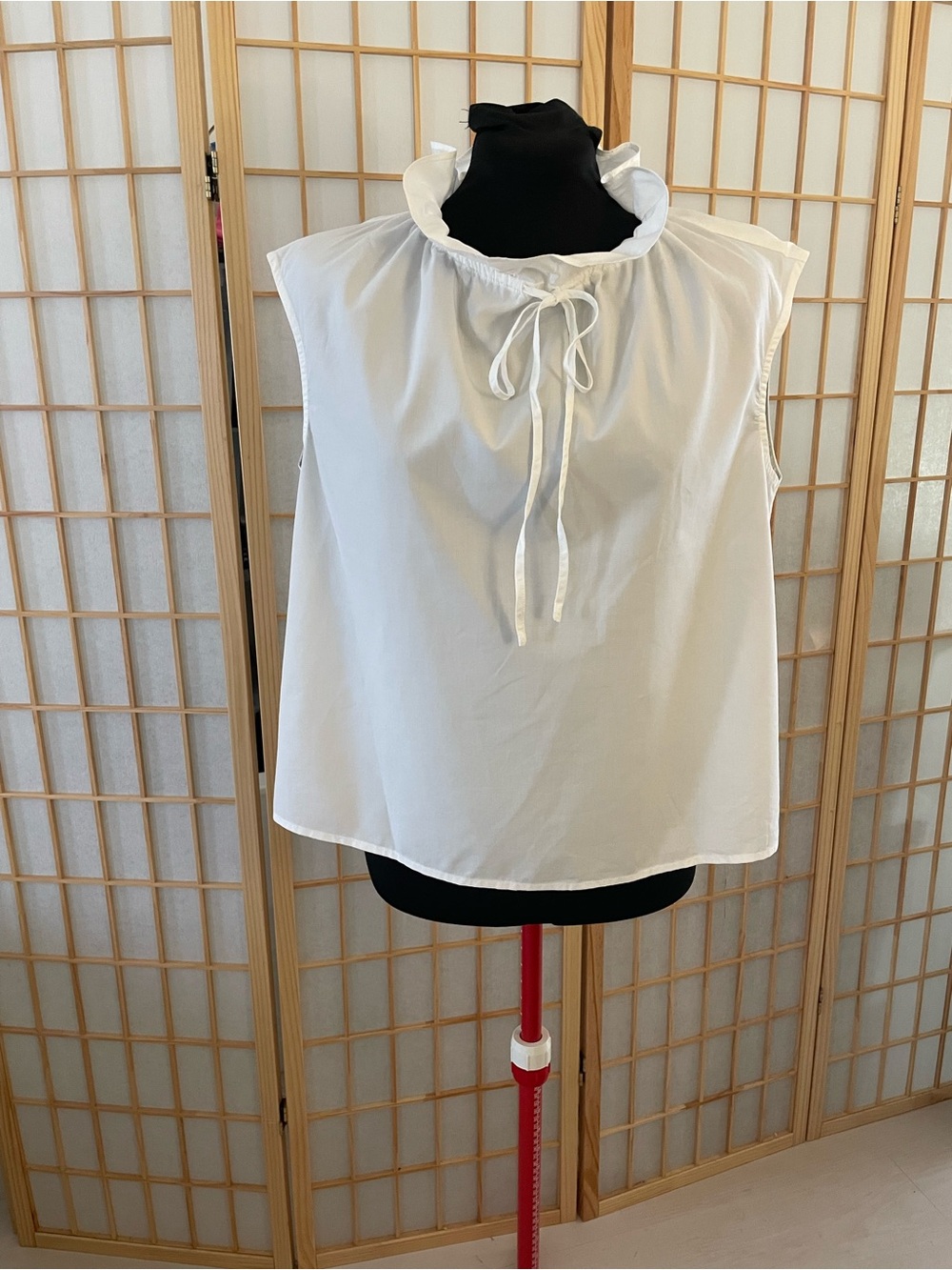 Urban Revivo White Ruffle Tie Neck Sleeveless Blouse Tank Top Medium US 6